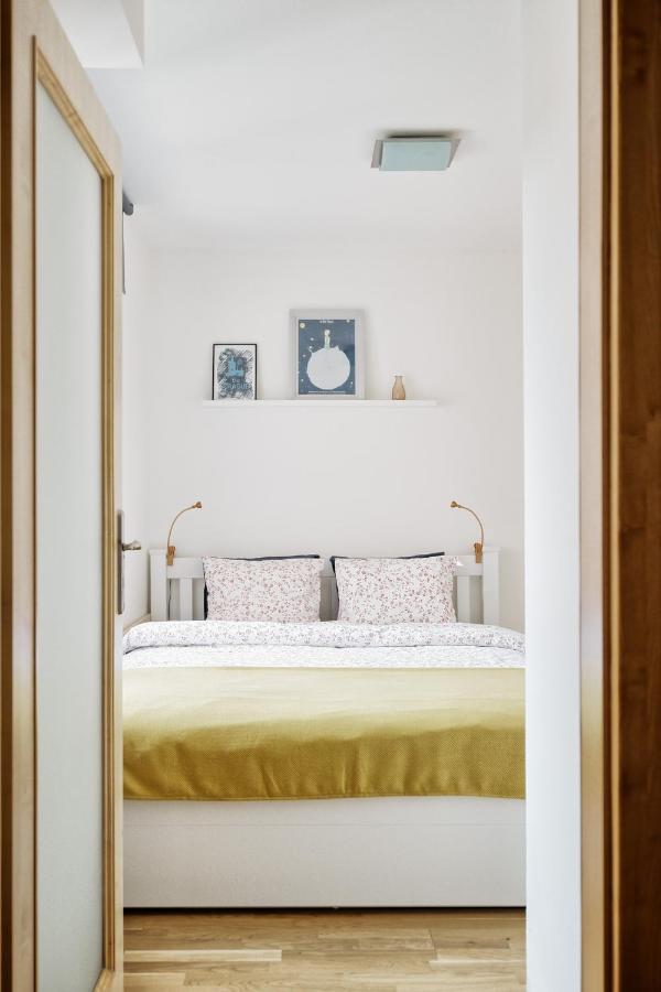 Lil Apartment With Tyn Cathedral View, Parking & Ac Prague Exterior photo